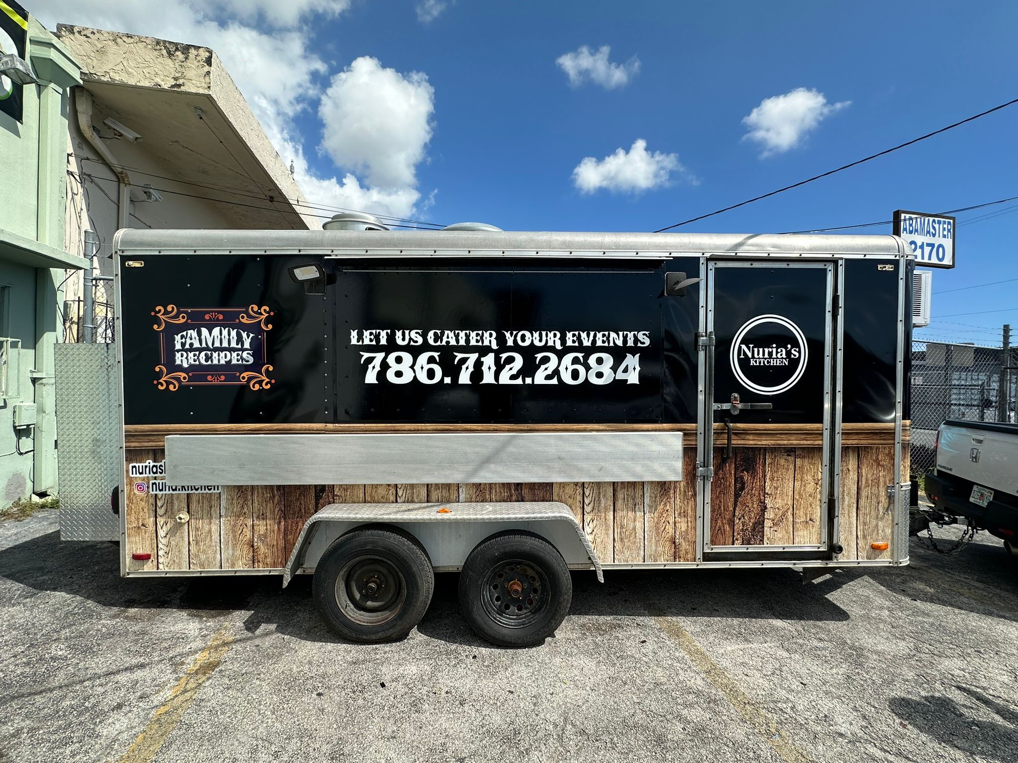 Nuria trailer full wrap